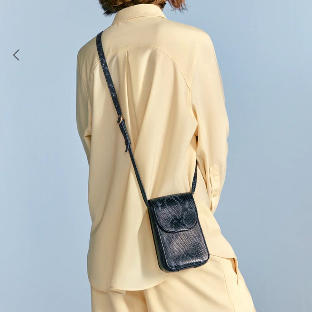 Cuyana Concertina Phone Bag